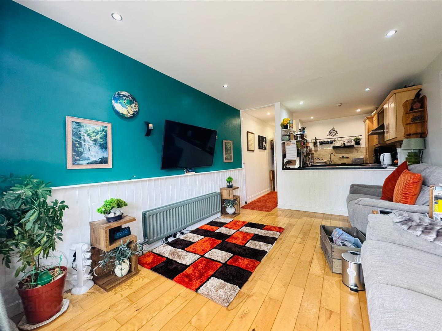 Apt 5, 14 St. Quentin Avenue 3 of 13