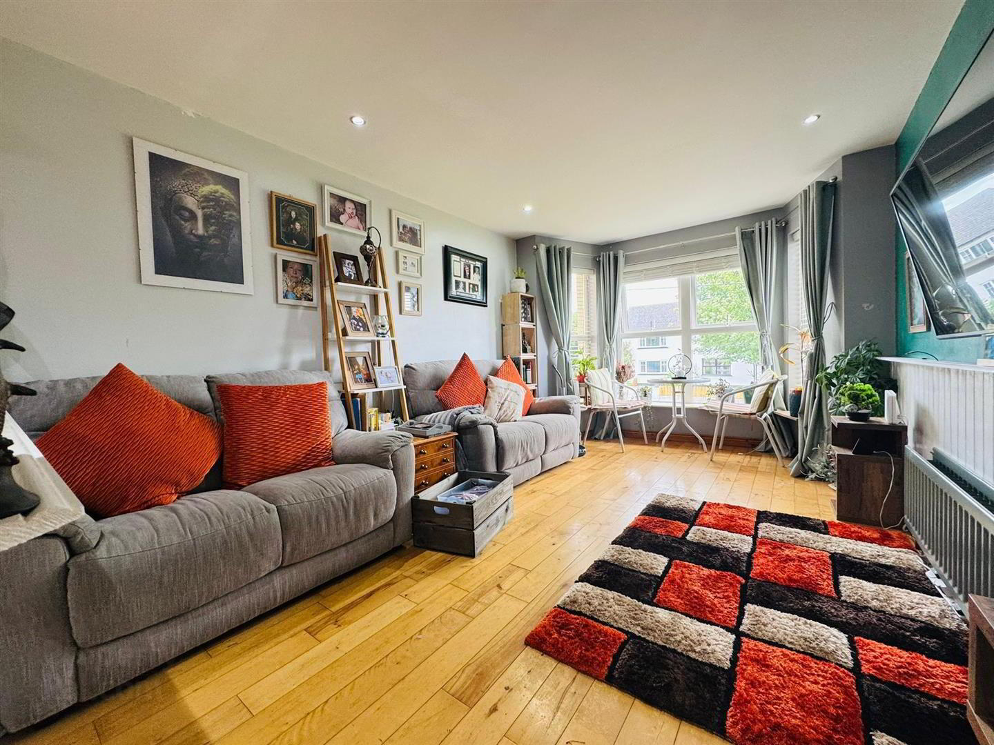 Apt 5, 14 St. Quentin Avenue 2 of 13