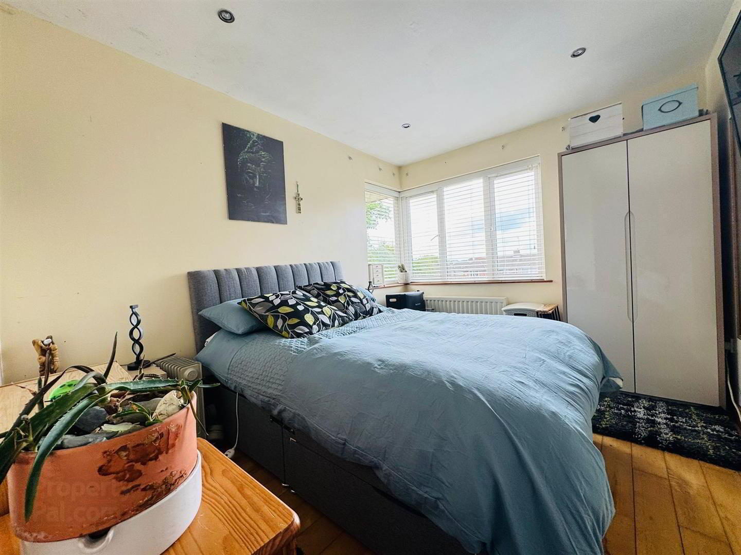 Apt 5, 14 St. Quentin Avenue 7 of 13
