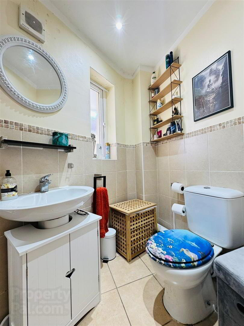 Apt 5, 14 St. Quentin Avenue 9 of 13