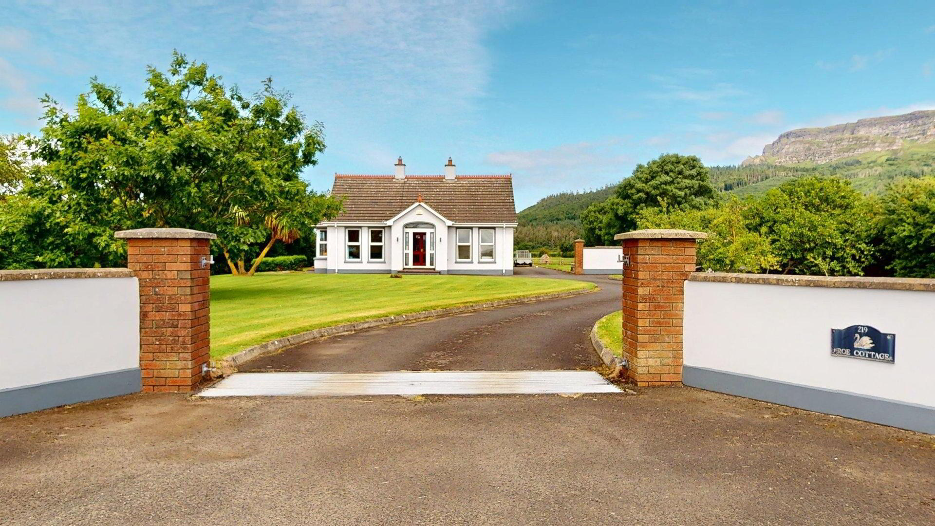 Roe Cottage, 219 Seacoast Road 1 of 34
