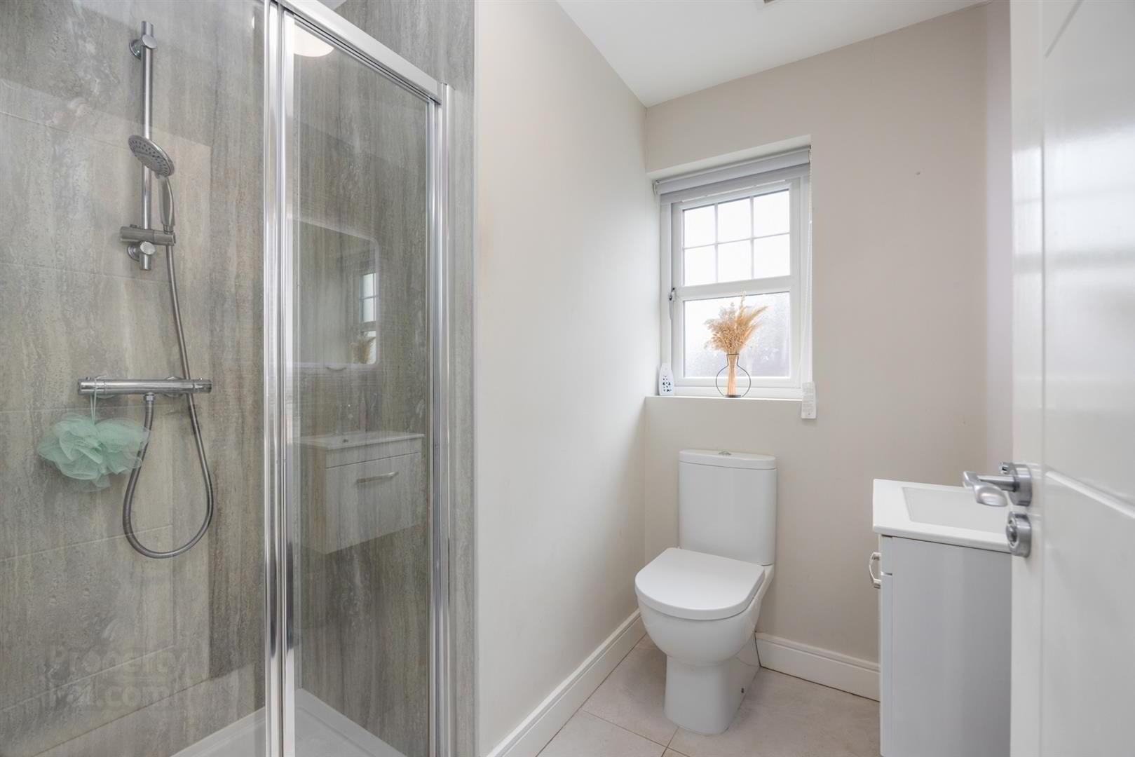 15 Belmont Hall Way 18 of 26