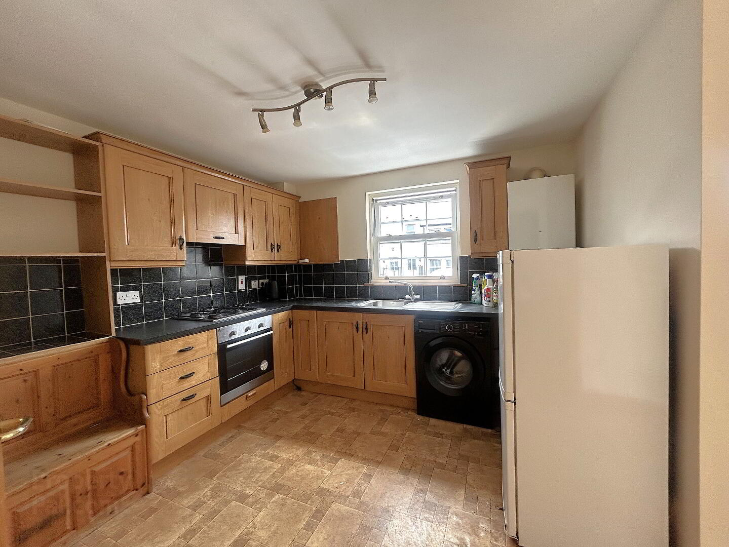 Unit 1, Riverside Manor 3 of 6