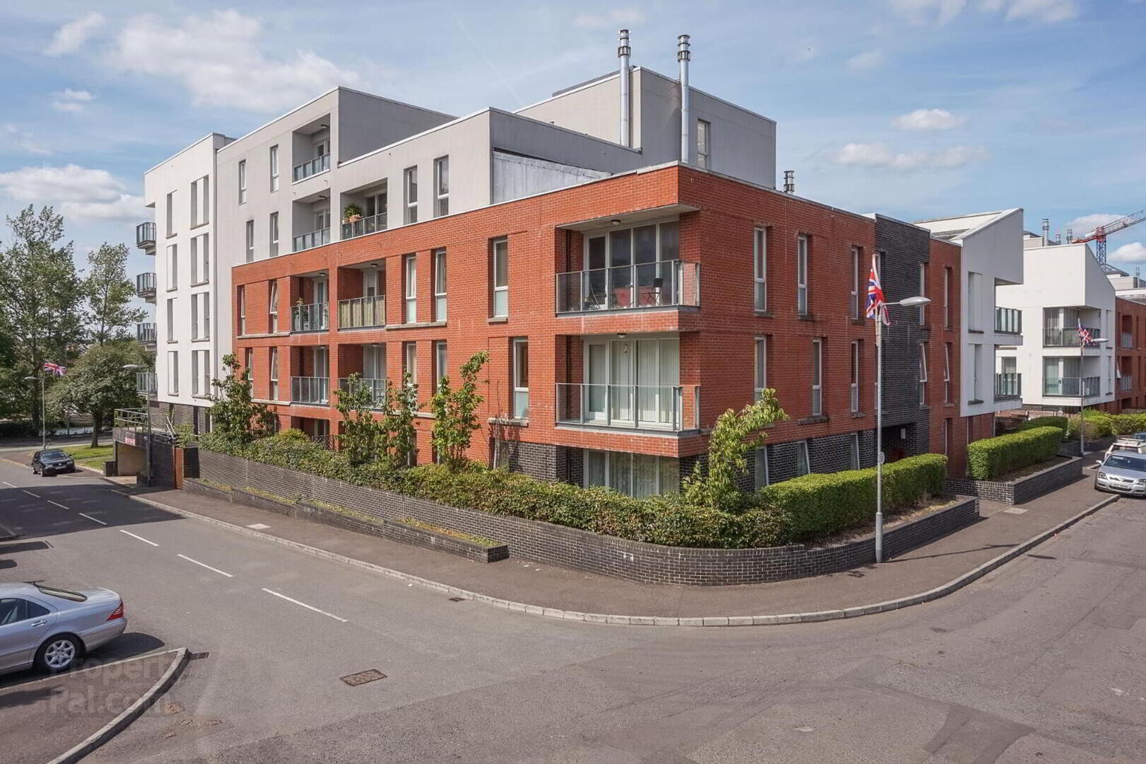 24 The Hull, 35 Annadale Crescent 1 of 17