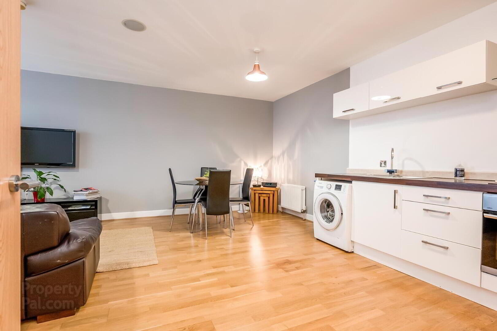 24 The Hull, 35 Annadale Crescent 7 of 17
