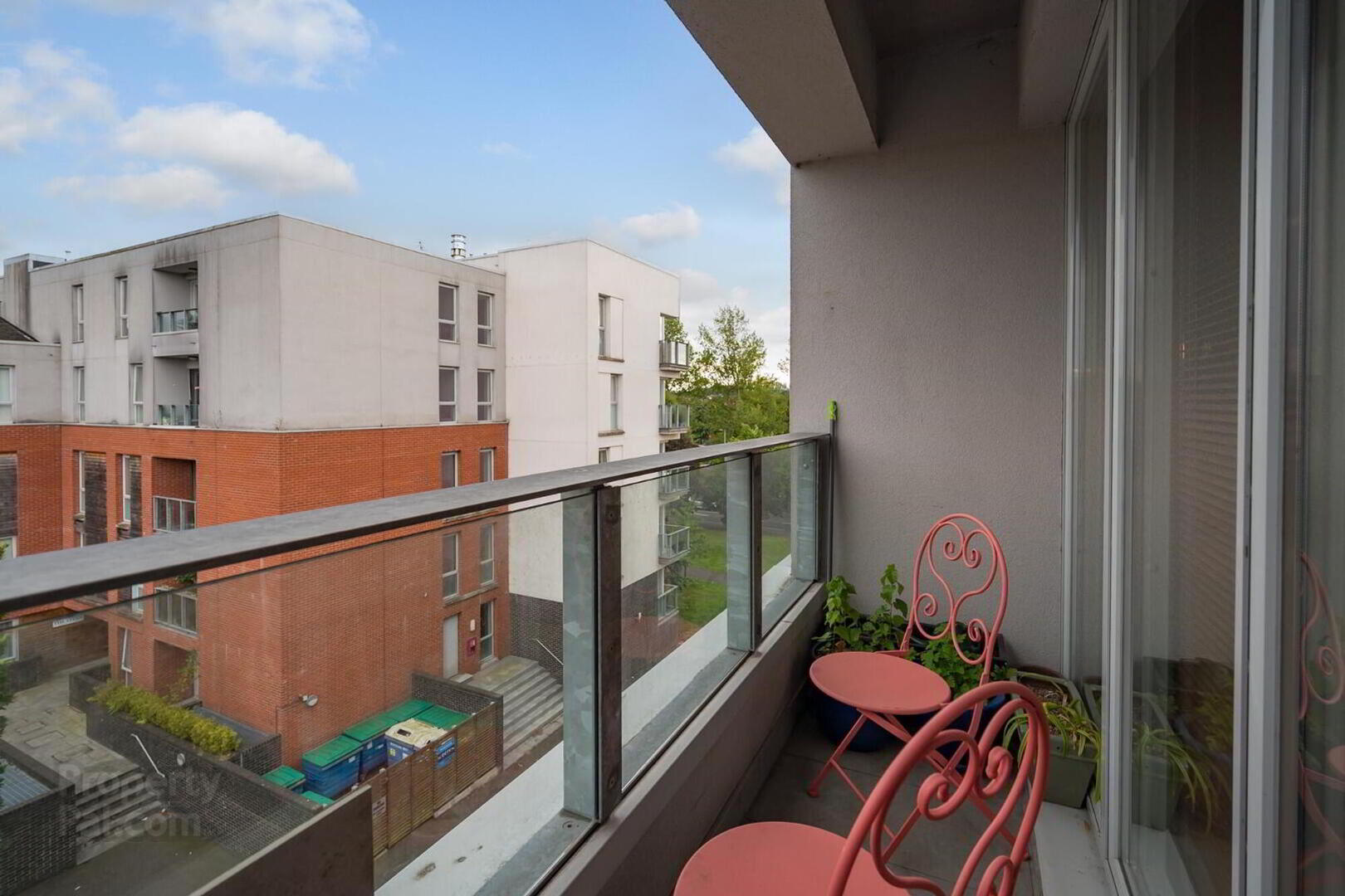 24 The Hull, 35 Annadale Crescent 9 of 17