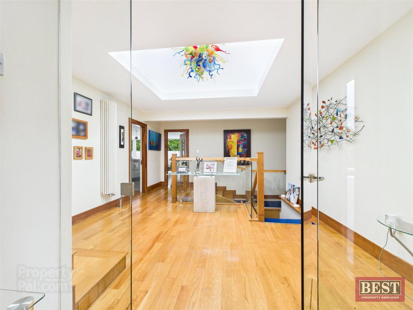 The White House, 24 Hawthorn Hill 3 of 43