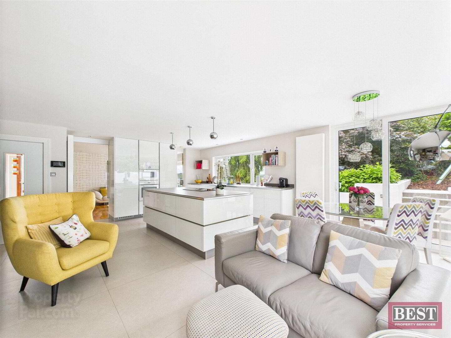 The White House, 24 Hawthorn Hill 12 of 43
