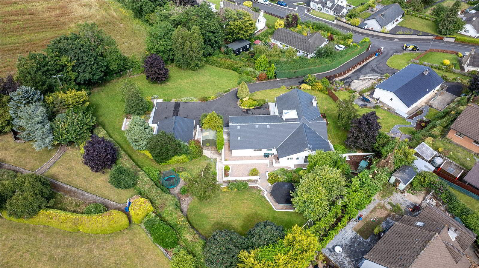 The White House, 24 Hawthorn Hill 41 of 43
