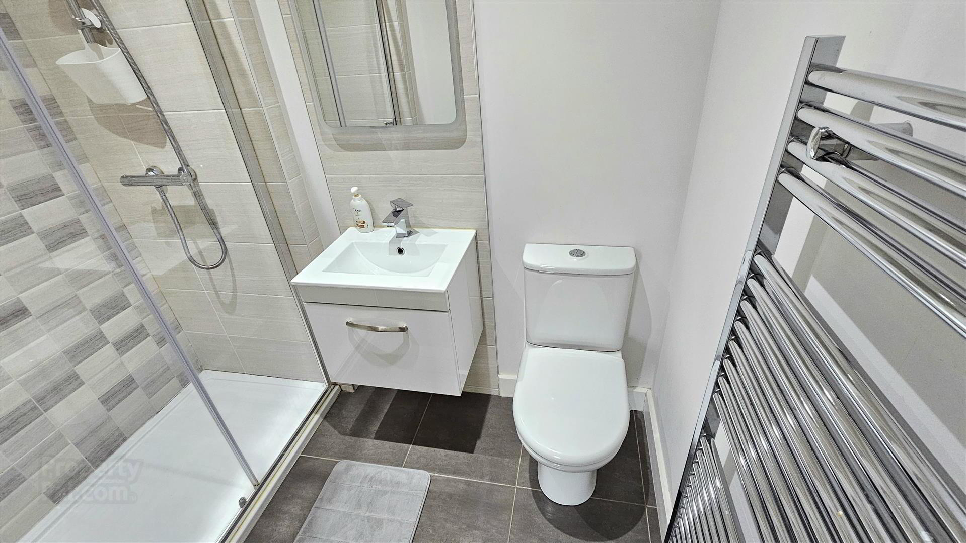 22 Bashford Park Hill 16 of 25