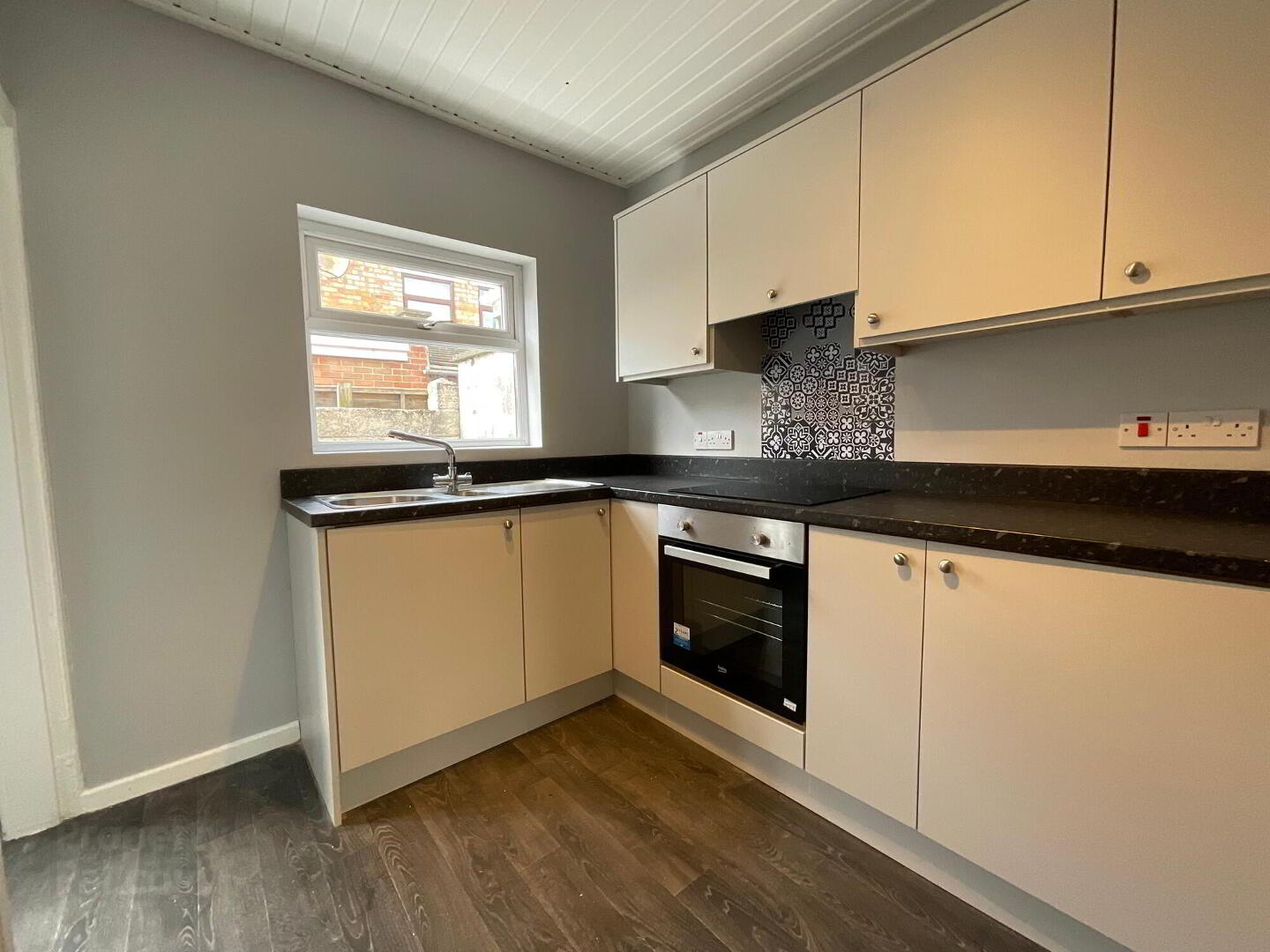 28 Glencairn Street 5 of 12
