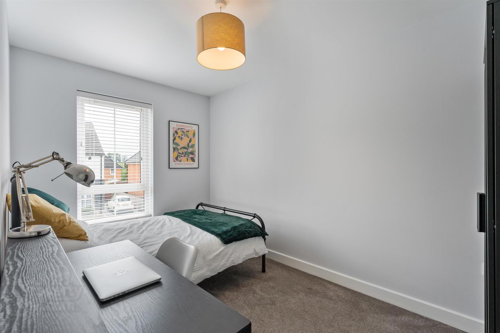 4 Rocklyn Crescent 19 of 29
