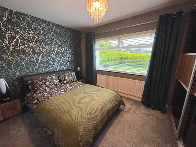 32 Brooklands Park 19 of 37