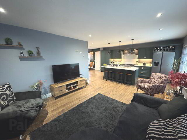 32 Brooklands Park 13 of 37