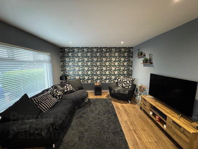 32 Brooklands Park 14 of 37