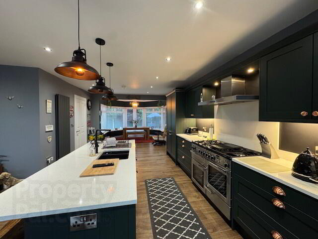 32 Brooklands Park 10 of 37