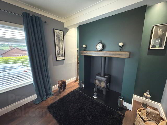 32 Brooklands Park 3 of 37