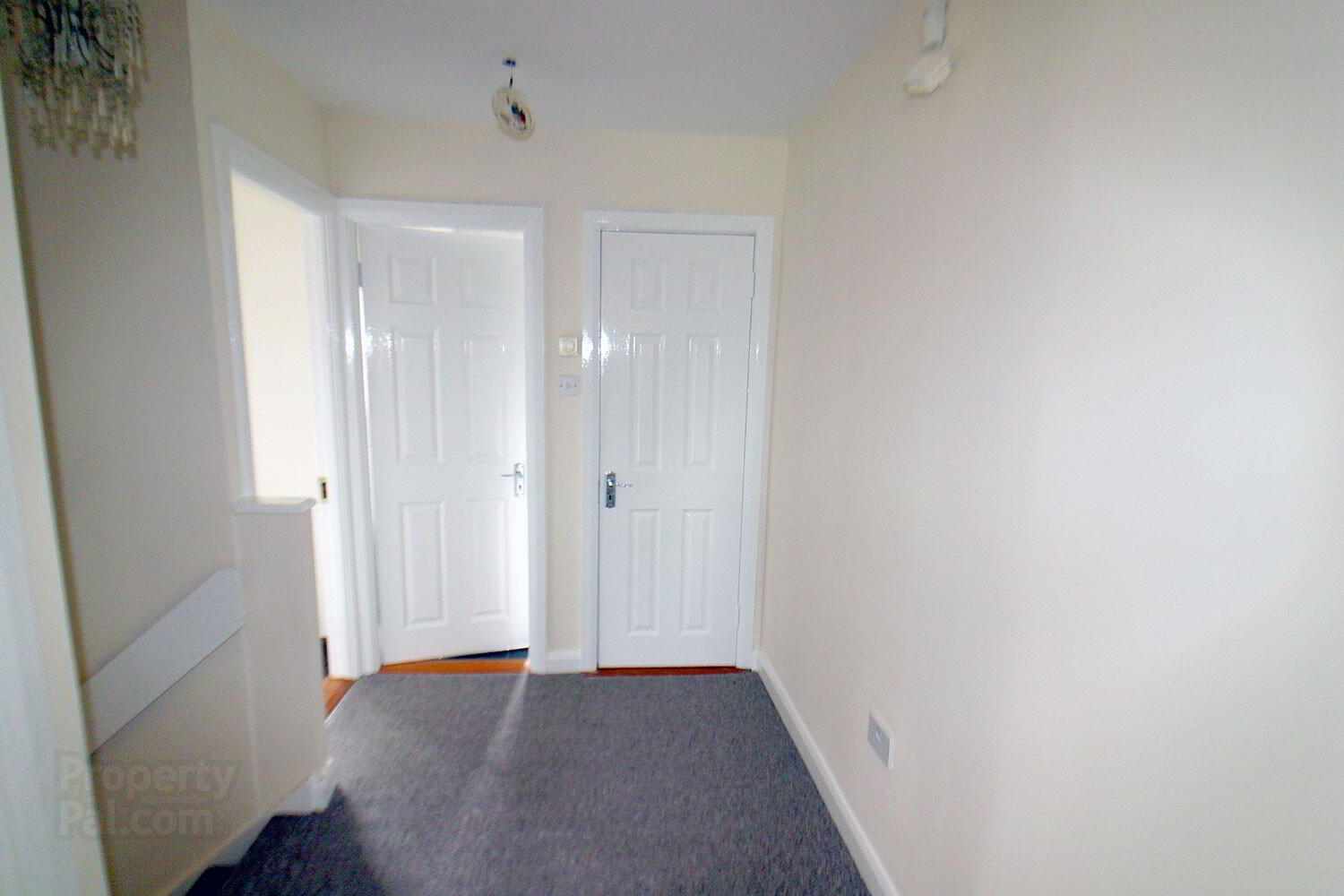 25 Riverside Drive 9 of 15