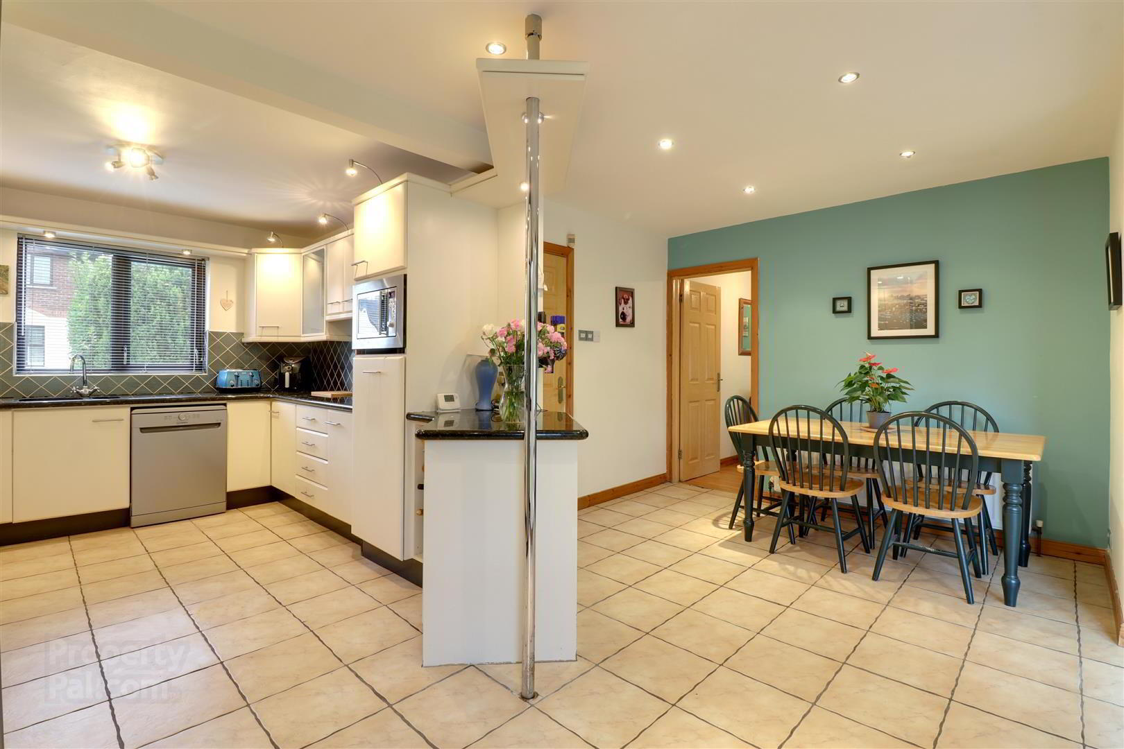 8 Newtown Vale 6 of 29