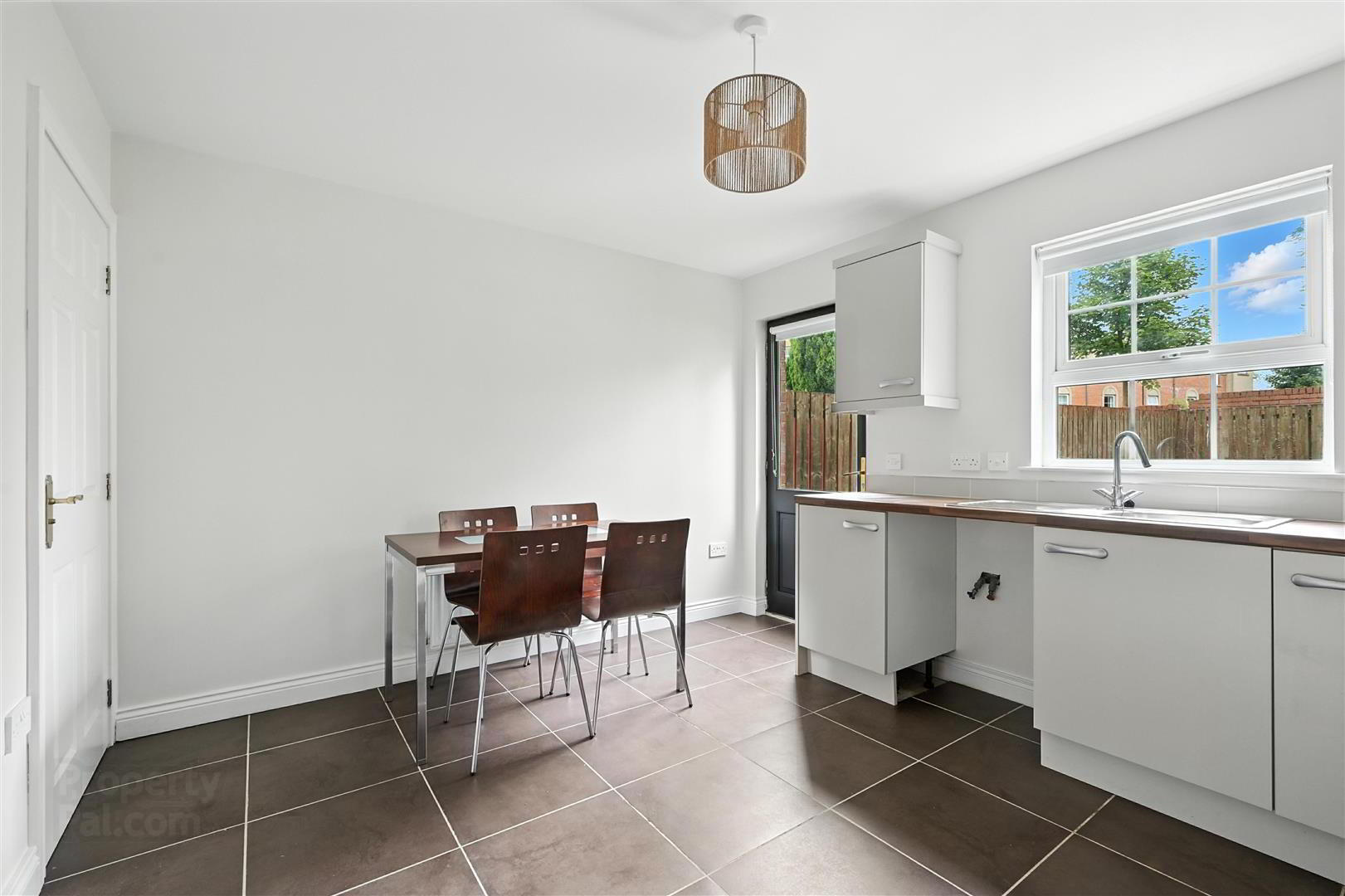 15 Milfort Mews 11 of 18