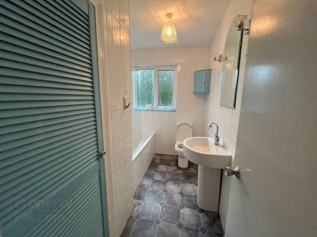 10 Fernmore Road 18 of 24