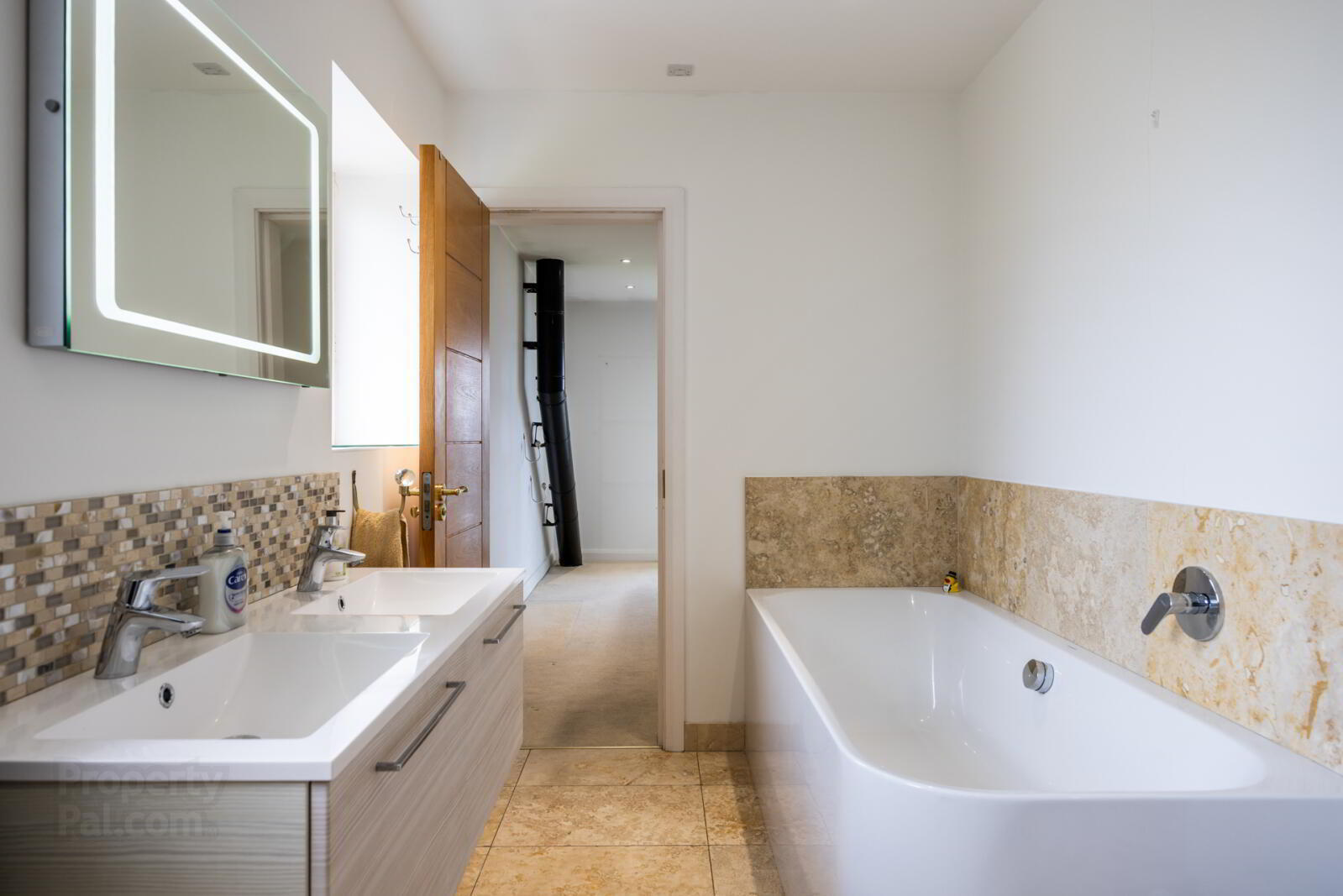 1 Downshire Court 17 of 55