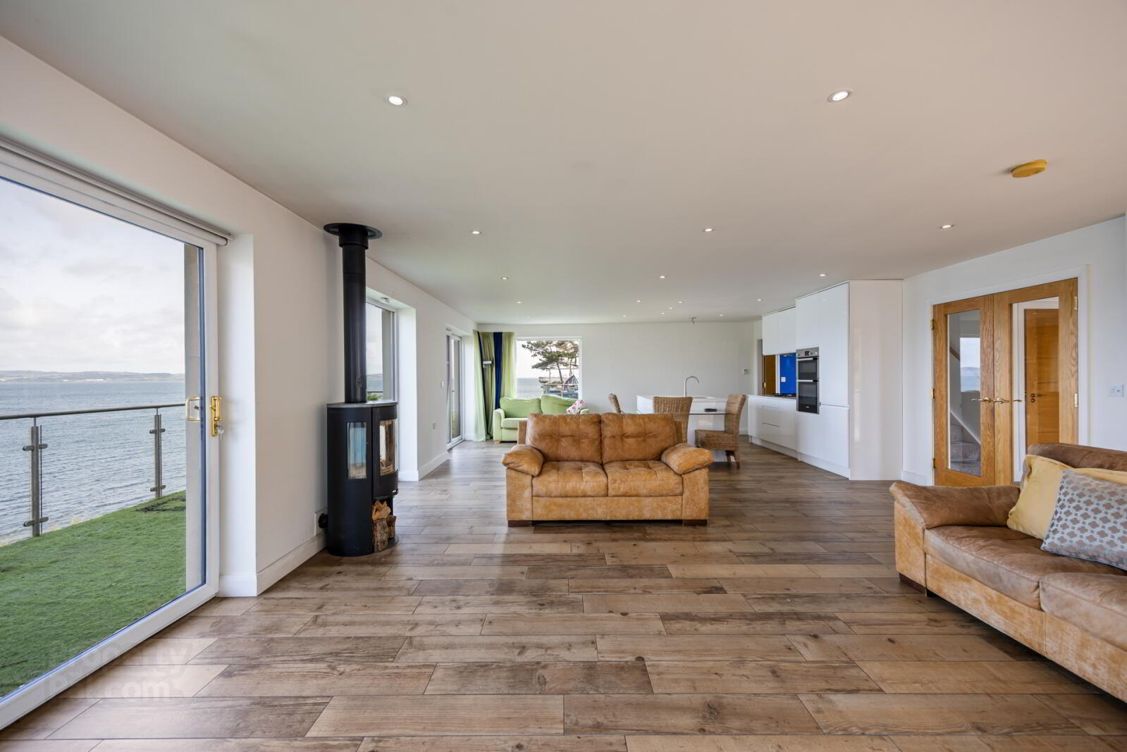 1 Downshire Court 7 of 55