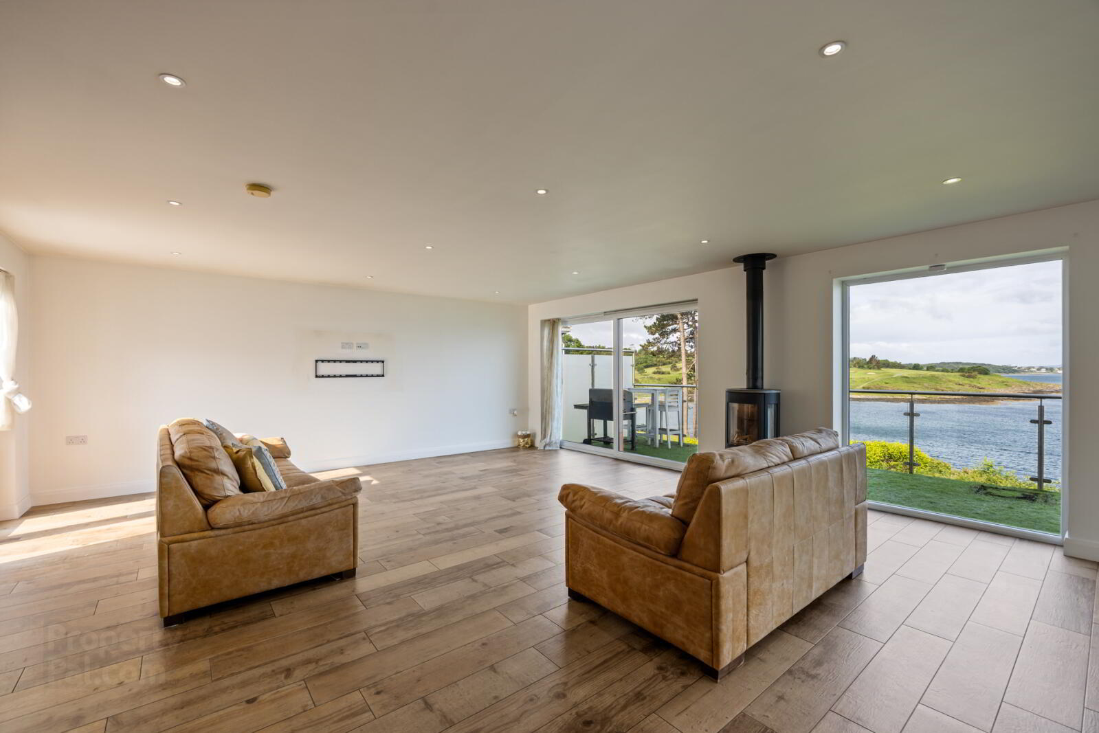 1 Downshire Court 8 of 55