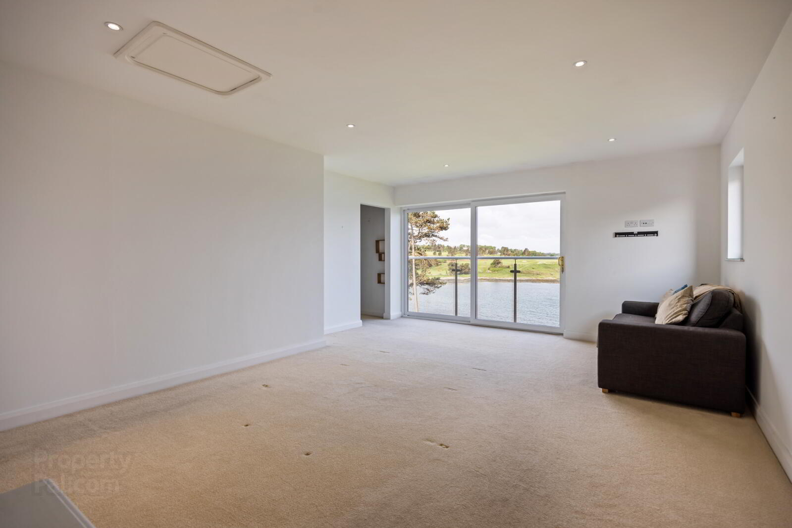 1 Downshire Court 13 of 55