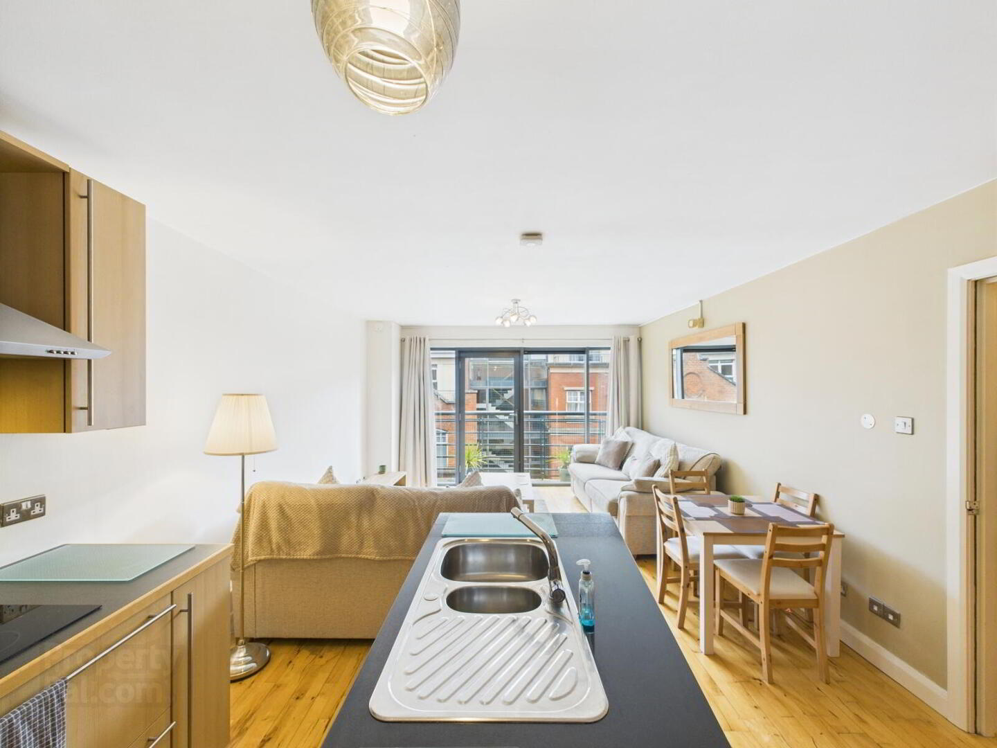 E4 Central Park, 33 Alfred Street 6 of 15