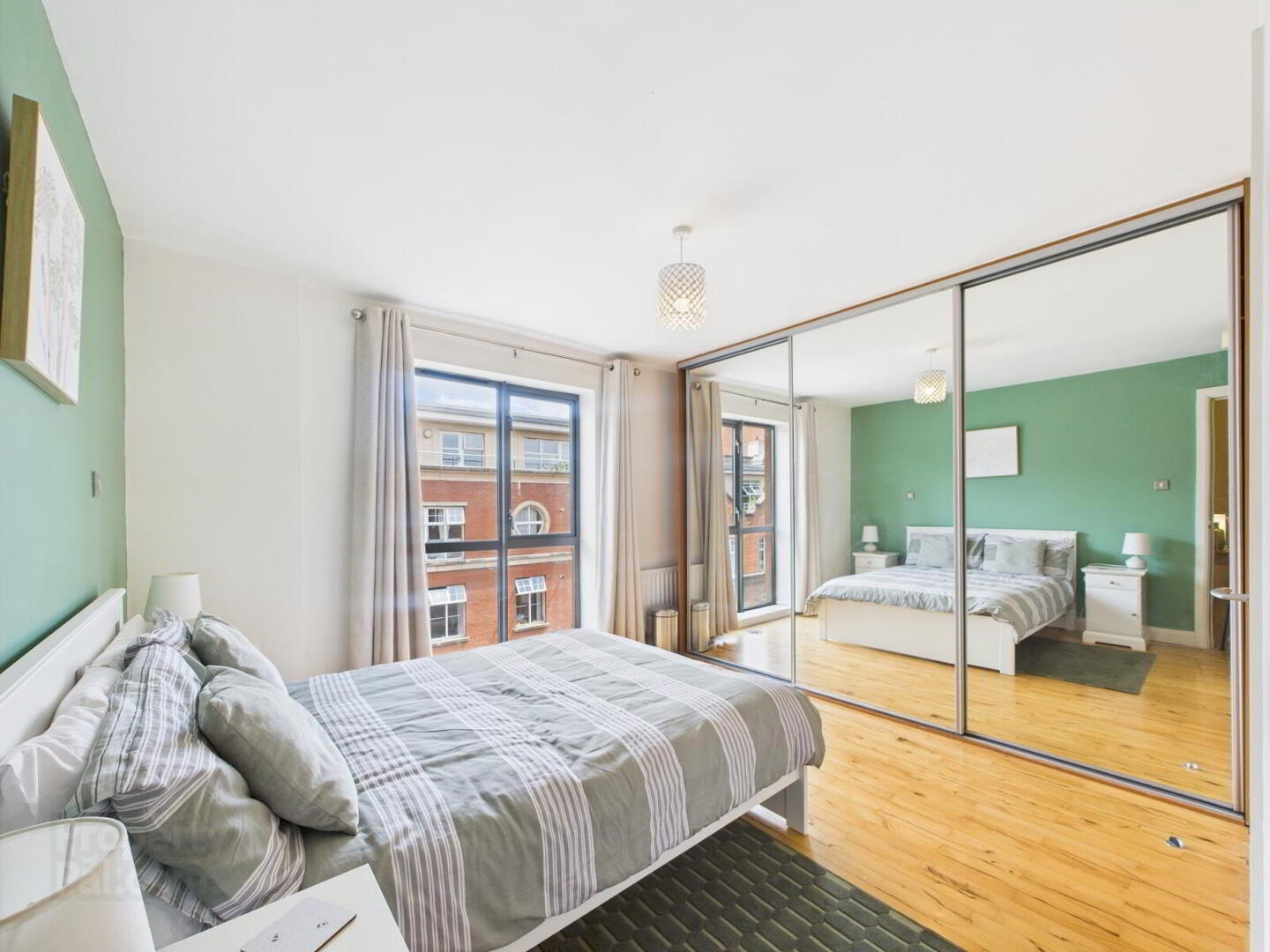 E4 Central Park, 33 Alfred Street 8 of 15