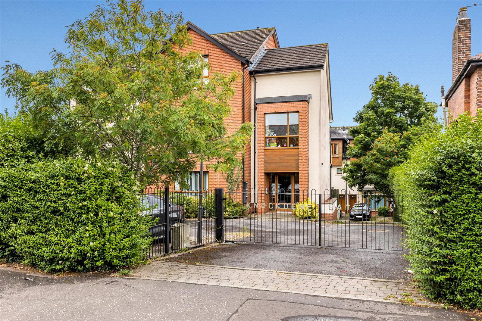 1 Ashford House, 2 Knockdene Gate 1 of 22