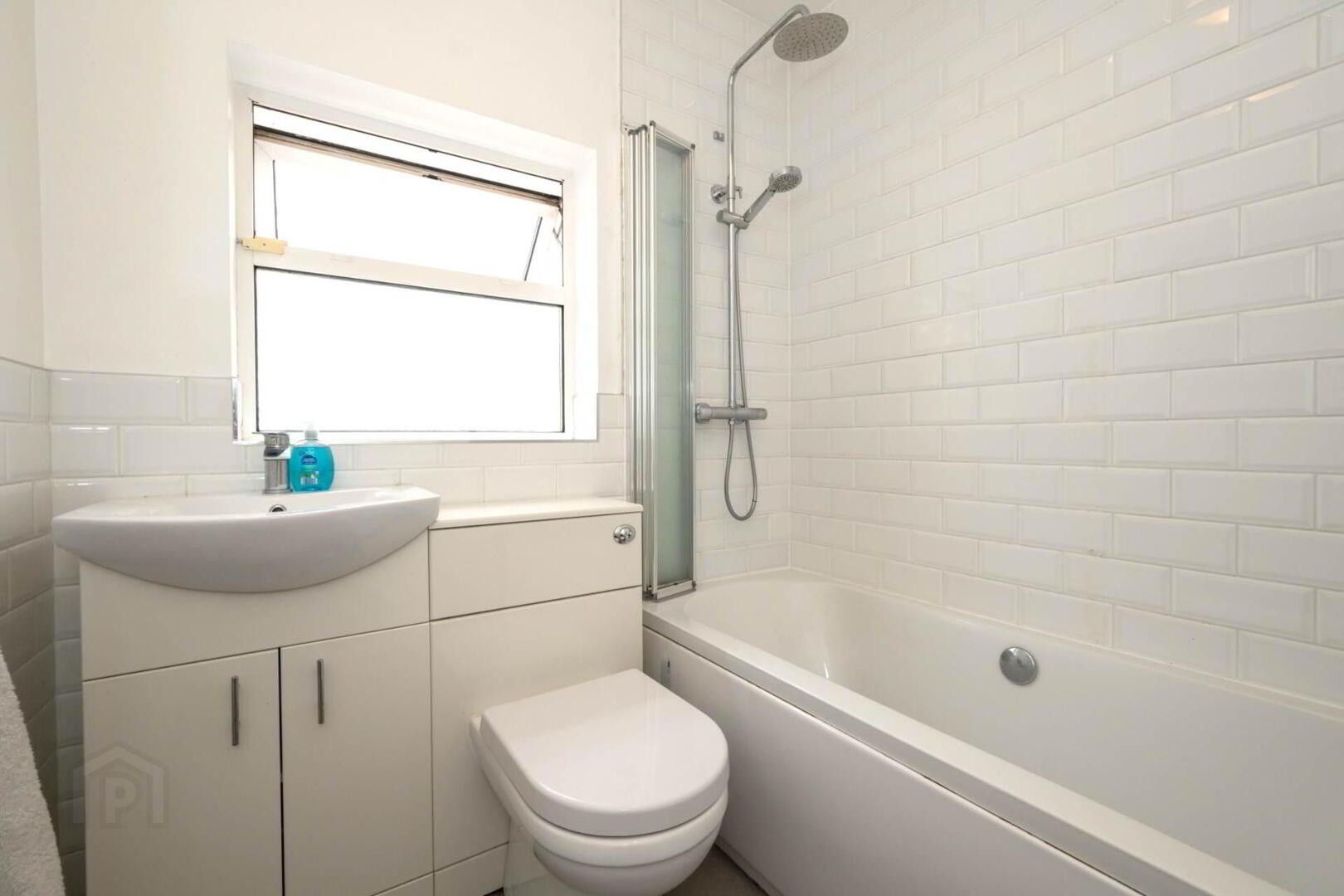 89 East Avenue 26 of 27