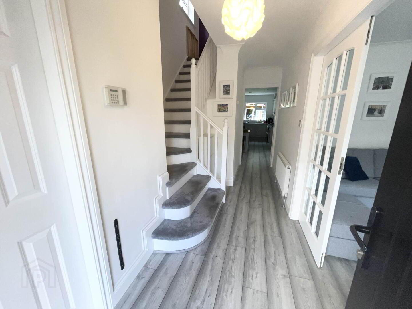 89 East Avenue 2 of 27