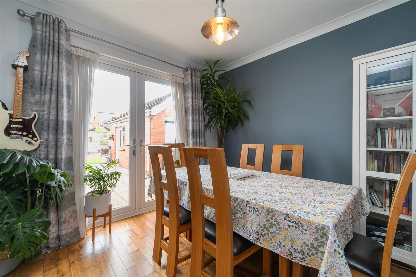 8 Holland Gardens 11 of 32