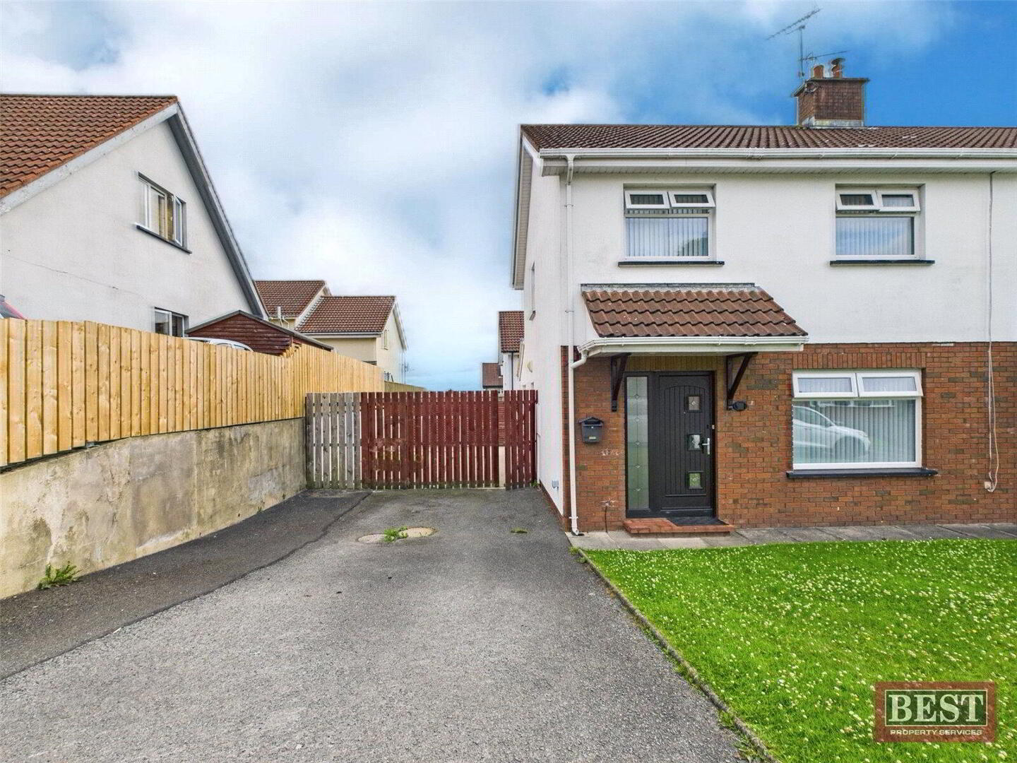 18 Ballinlare Court 1 of 12
