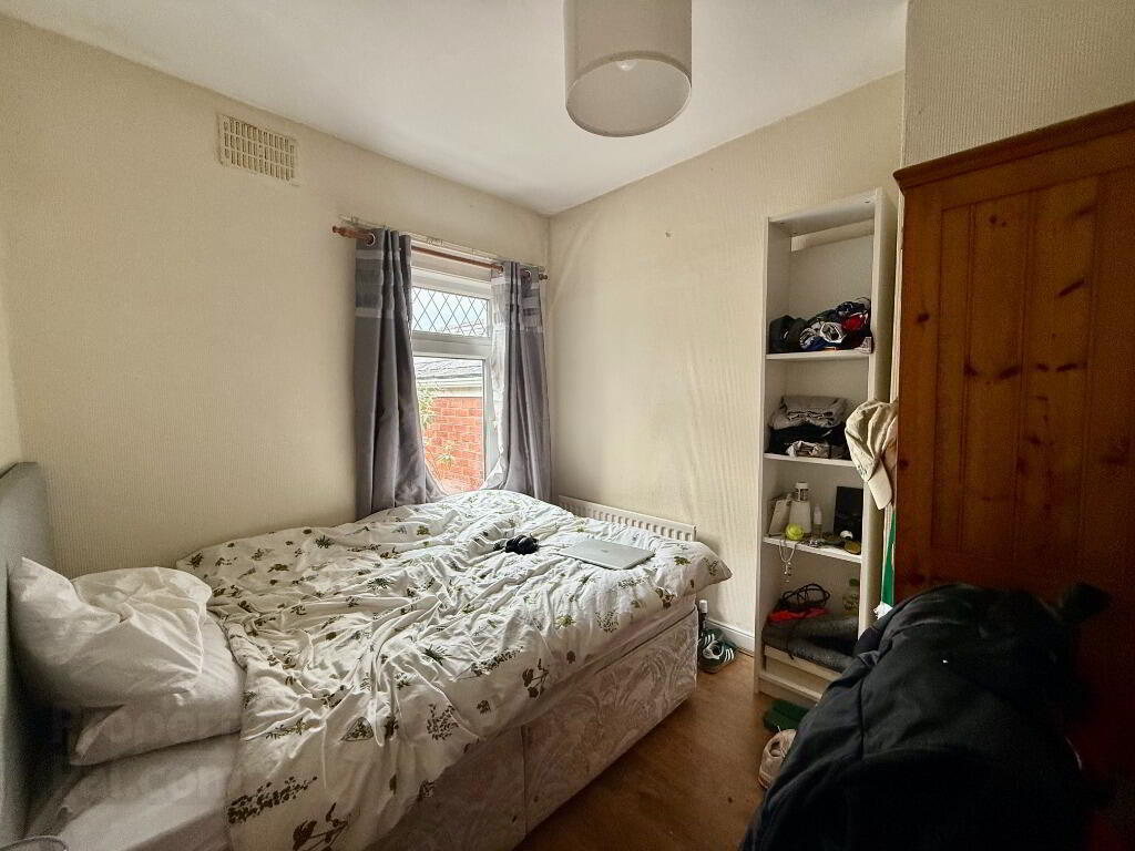 64 Sandhurst Gardens 6 of 7