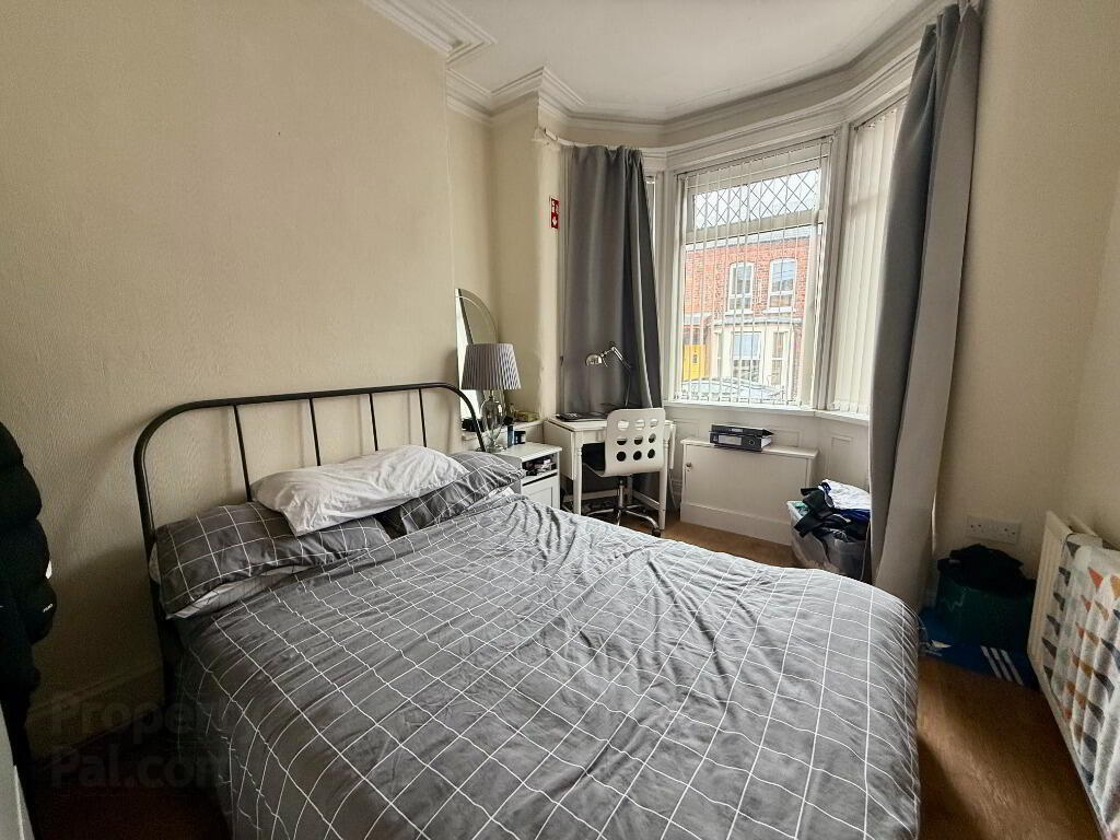 64 Sandhurst Gardens 4 of 7