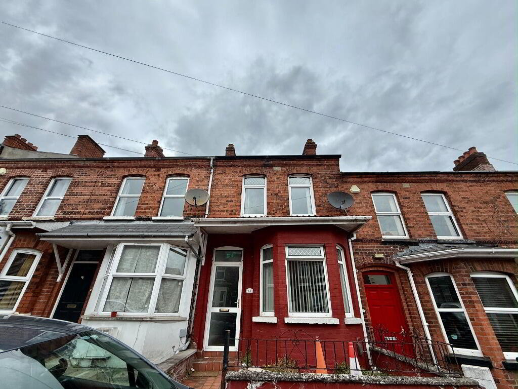 64 Sandhurst Gardens 1 of 7