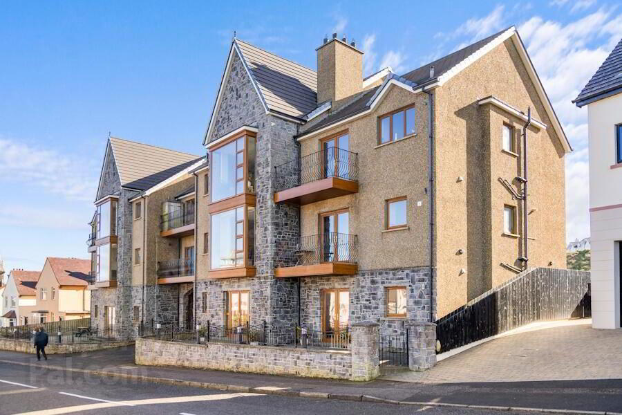 Apartment 10 Tunnel Brae Court 1 of 8