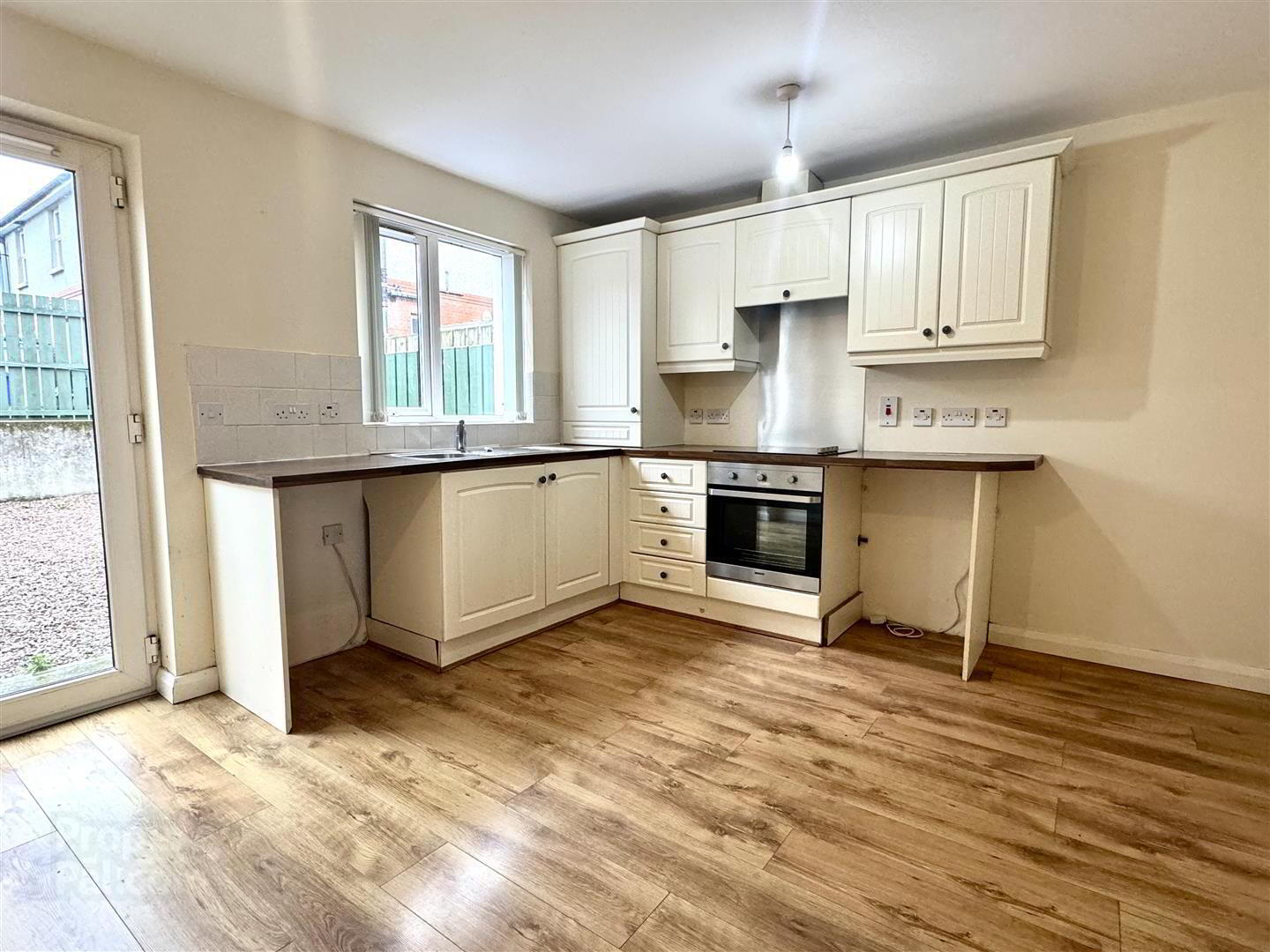 182 Upper Greenwell Street 3 of 12