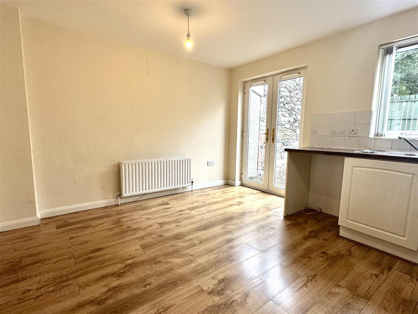 182 Upper Greenwell Street 4 of 12