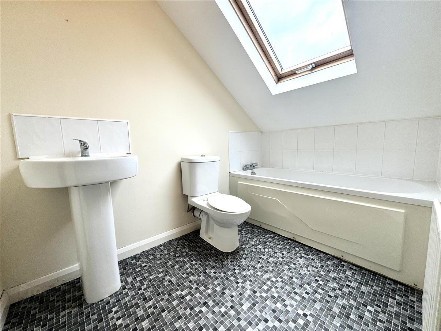 182 Upper Greenwell Street 11 of 12