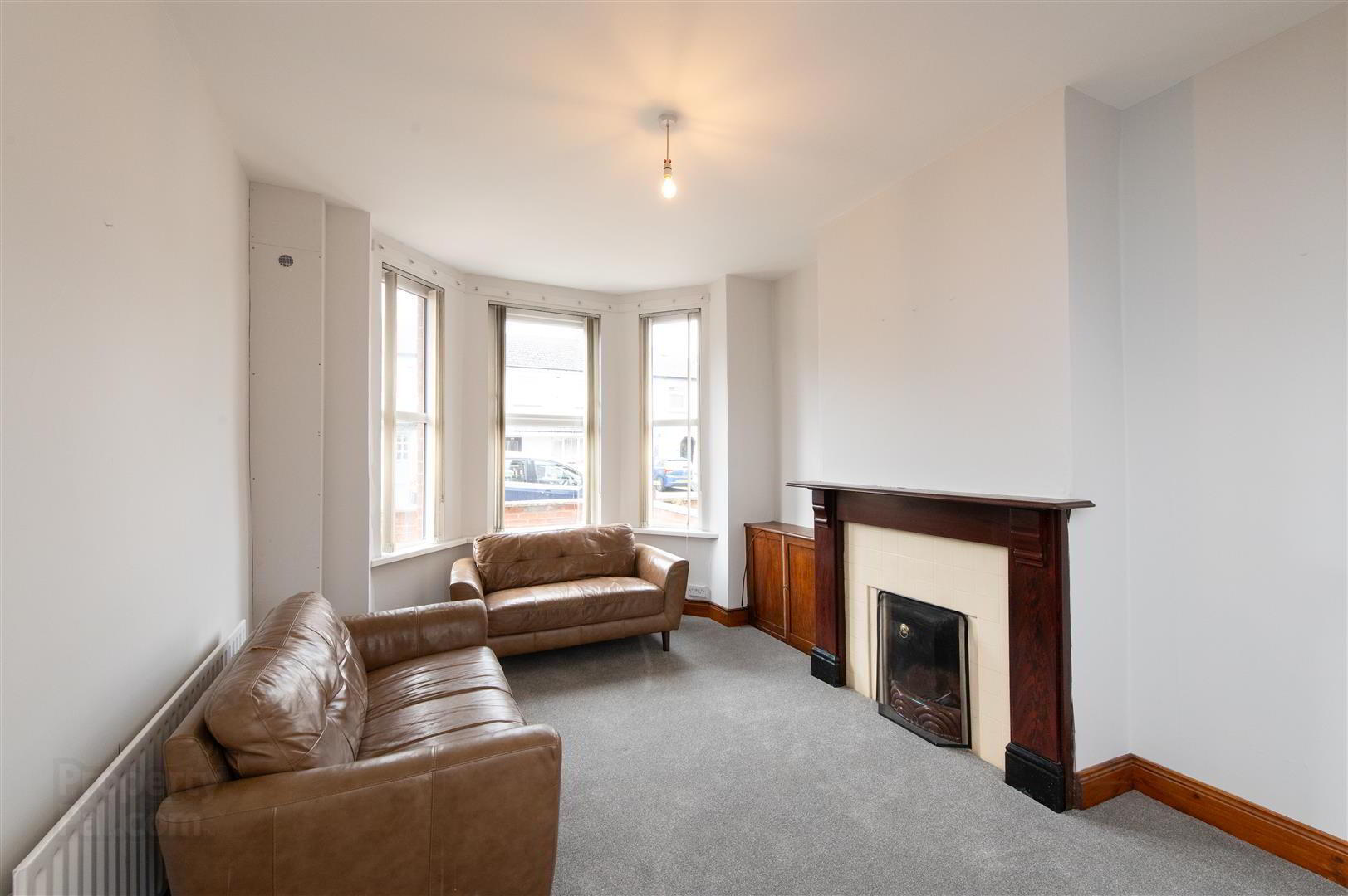 186 Ravenhill Avenue 4 of 18