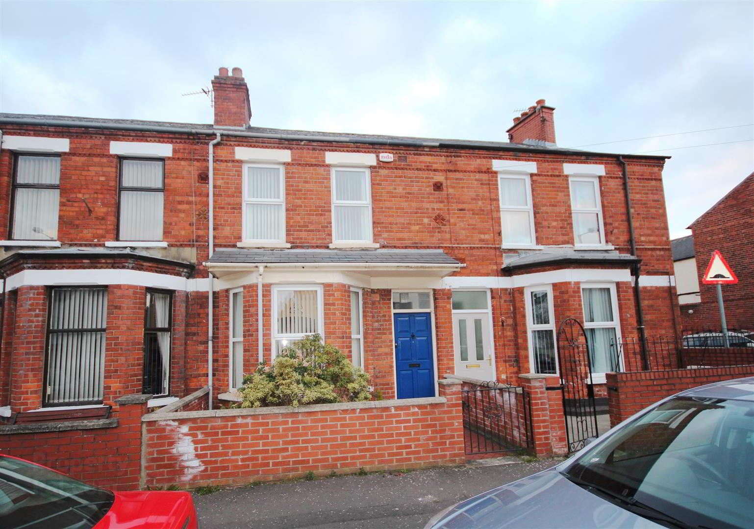 186 Ravenhill Avenue 1 of 18