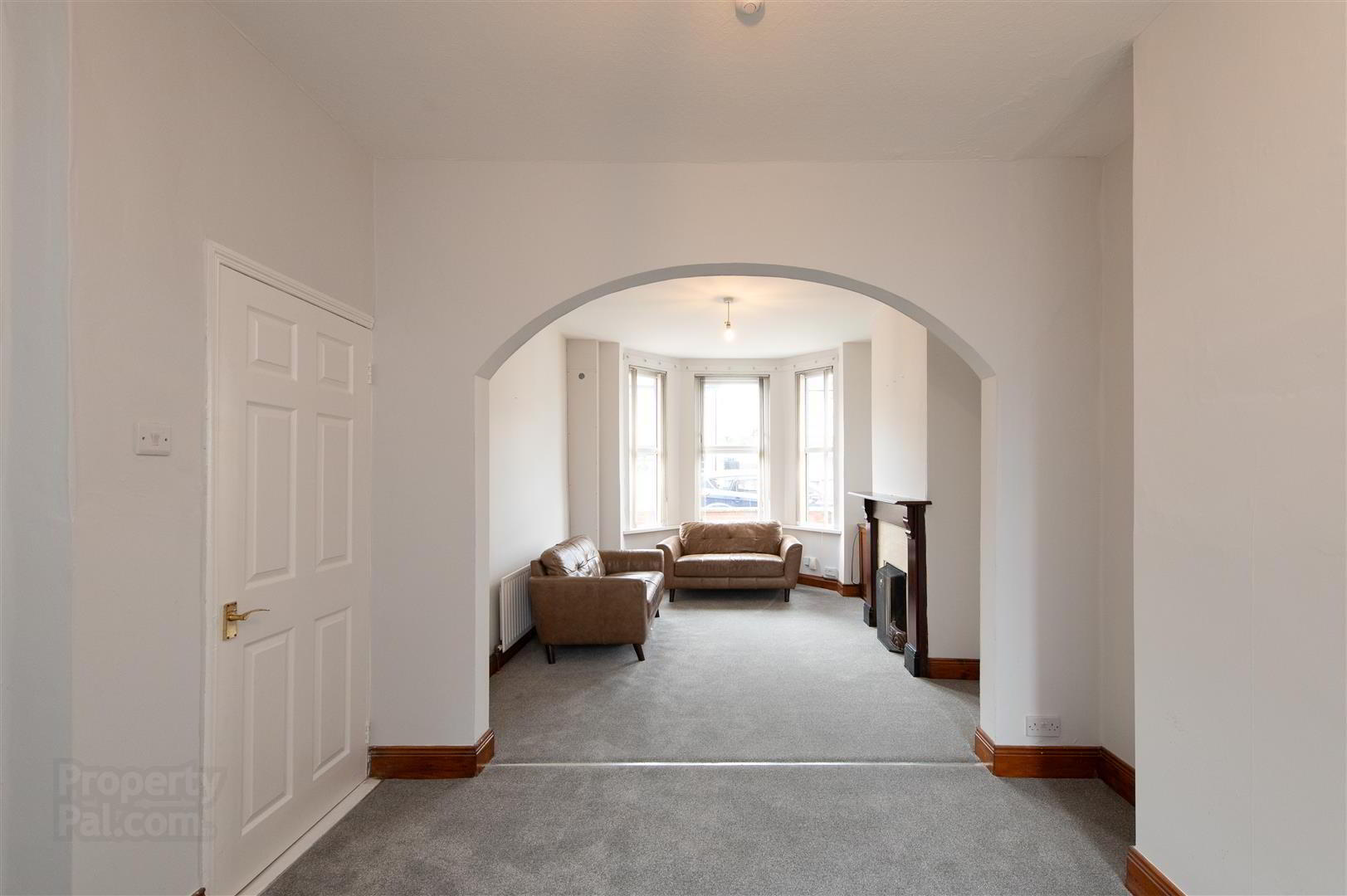 186 Ravenhill Avenue 3 of 18