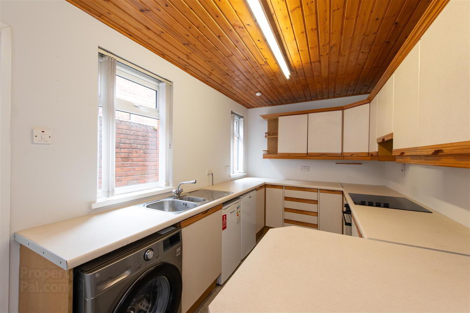 186 Ravenhill Avenue 8 of 18