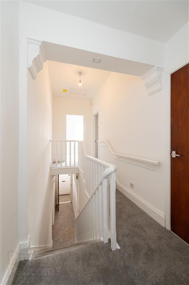 186 Ravenhill Avenue 10 of 18