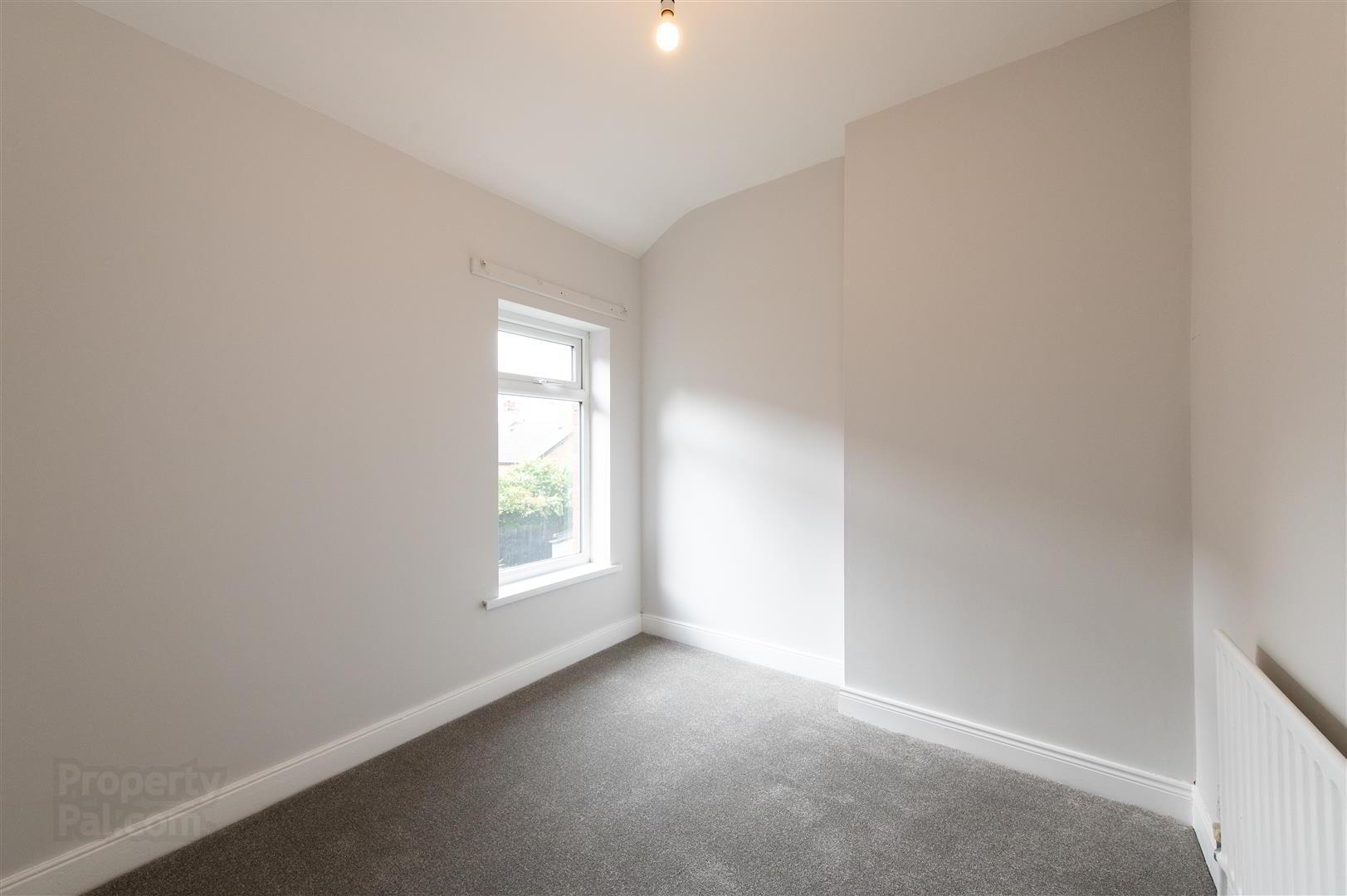 186 Ravenhill Avenue 14 of 18