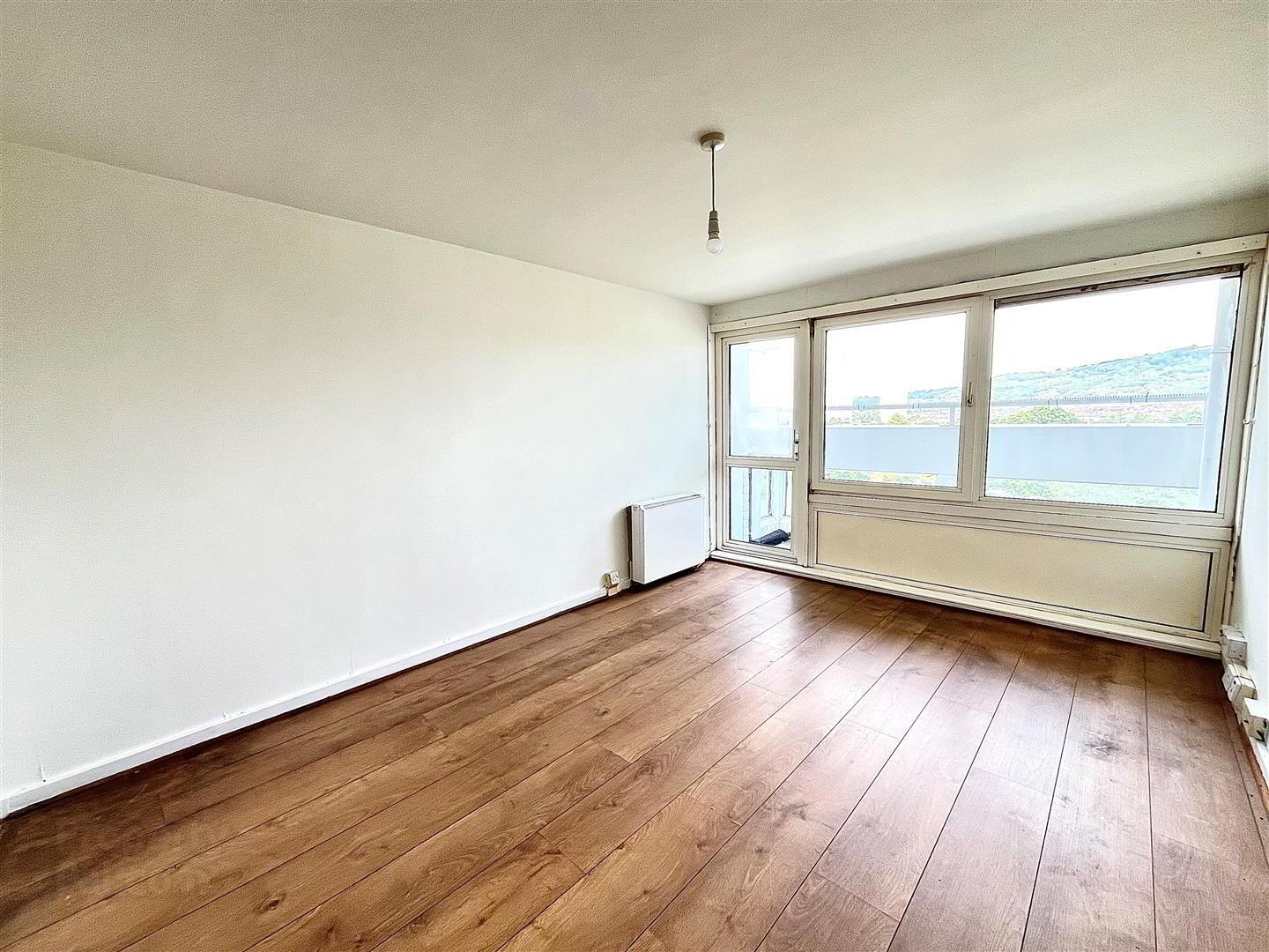Flat 11b Woodland House, Woodland Drive 3 of 13